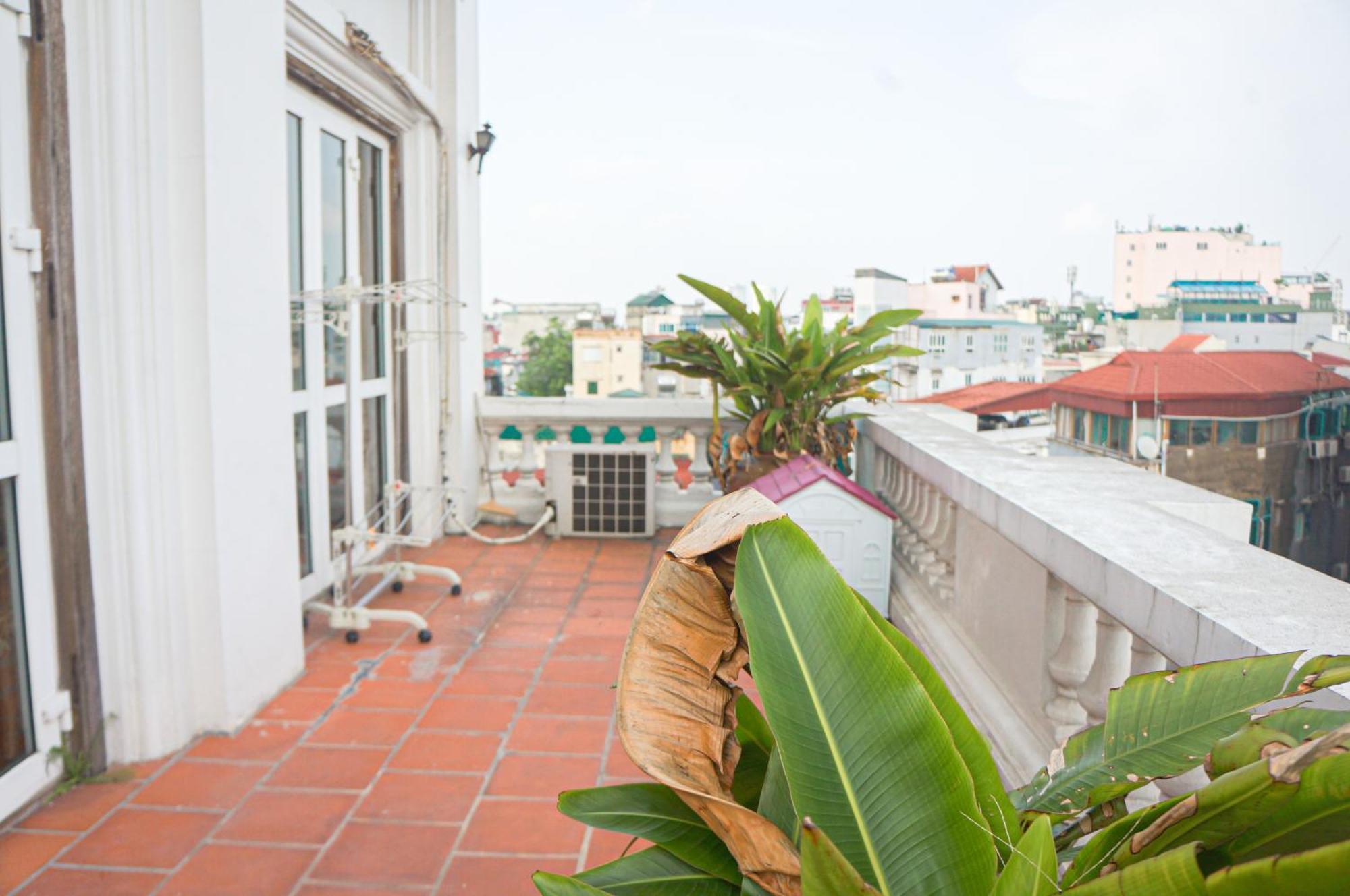 Wecozy Hanoi - Railway Side, The Old Quarter Экстерьер фото